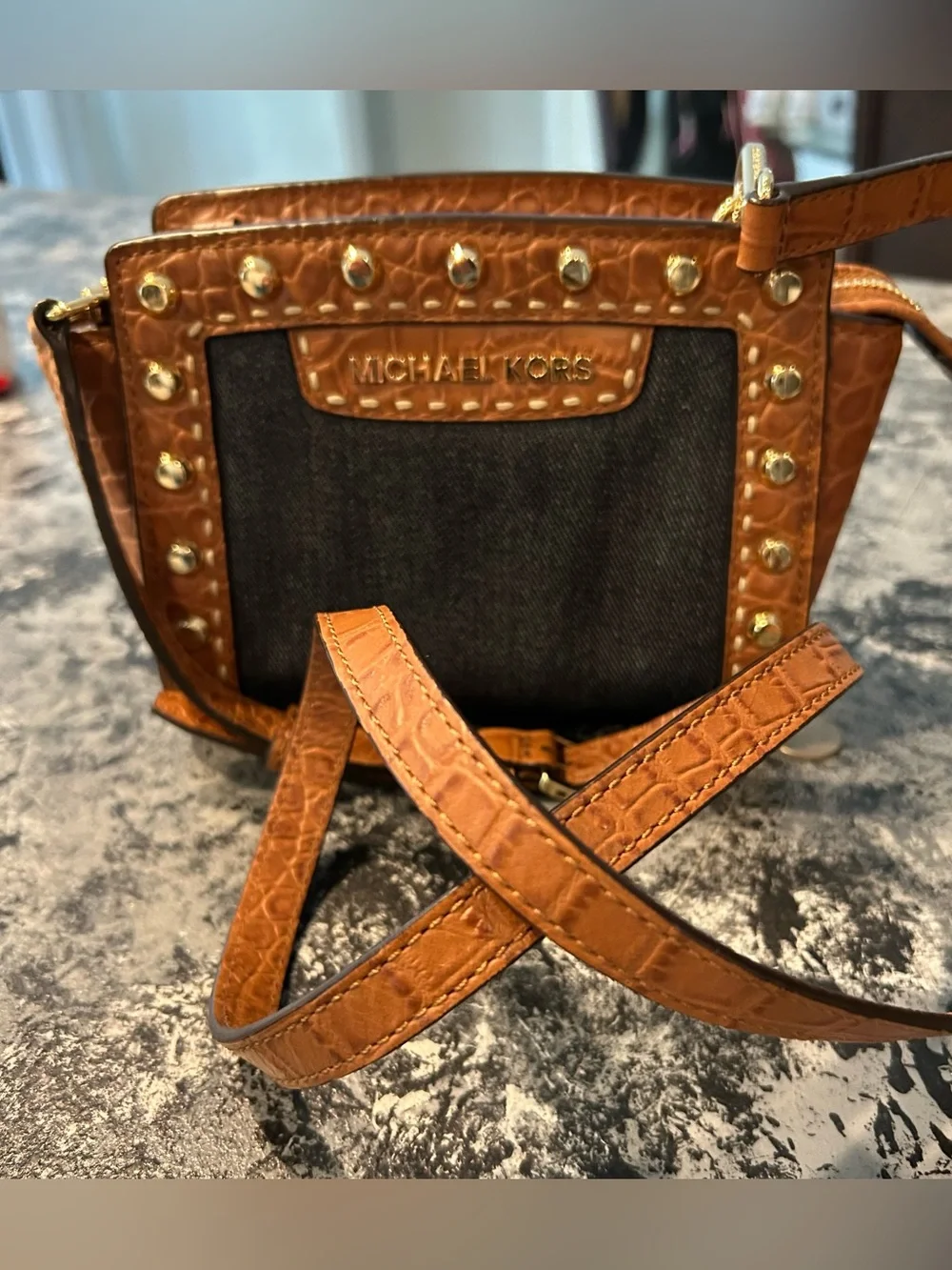 Michael Kors Selma Mini Messenger (style number 32S4GLKC1U)
